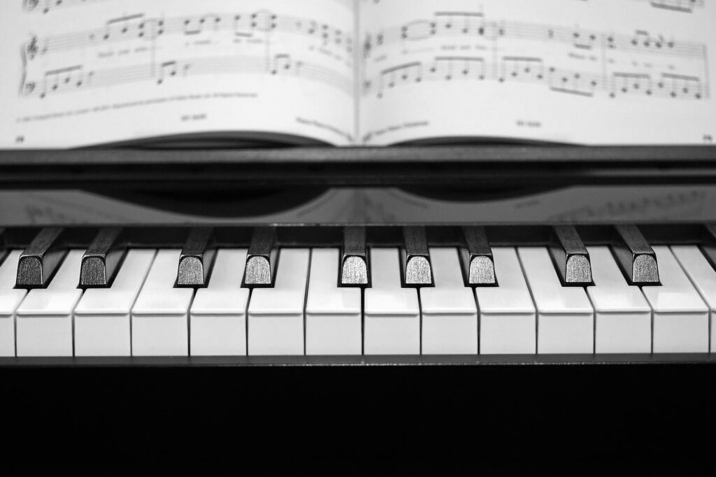 piano, beautiful wallpaper, keyboard, mac wallpaper, music, free wallpaper, desktop backgrounds, keys, full hd wallpaper, cool backgrounds, windows wallpaper, hd wallpaper, wallpaper 4k, free background, wallpaper hd, 4k wallpaper, black-and-white, 4k wallpaper 1920x1080, laptop wallpaper, grades, wallpaper